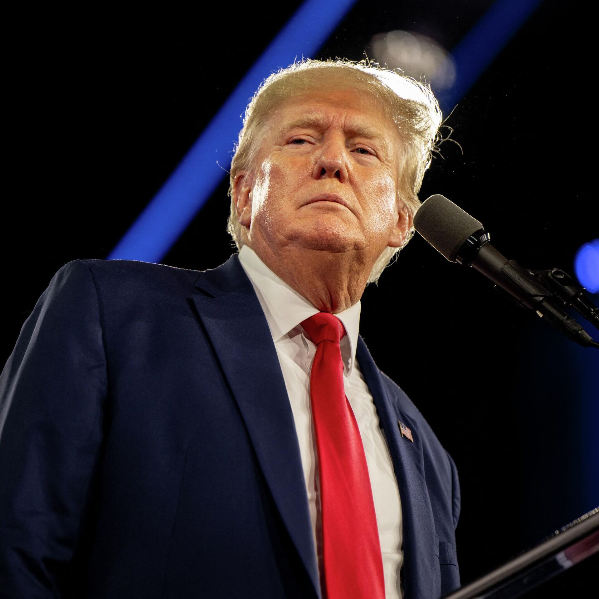 Трамп раскритиковал минимальную зарплату $20 для фастфуда в Калифорнии